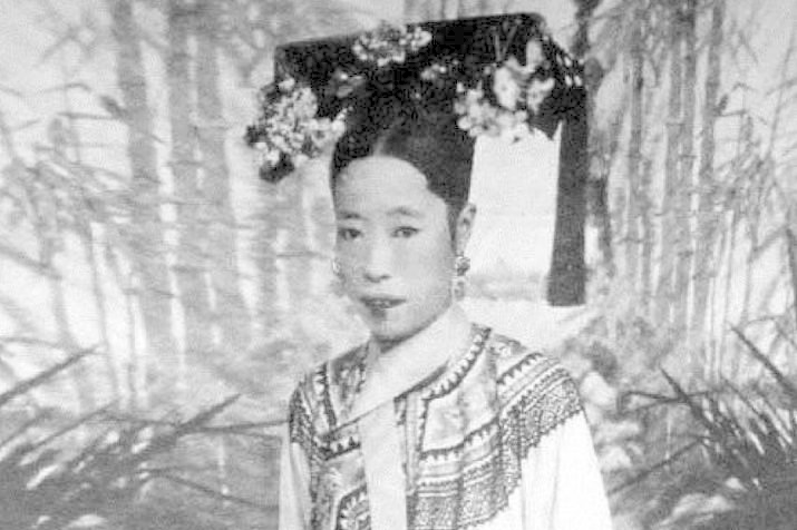 晚清三姐妹中，相貌最丑的静芬和静芳，一生没有子女，却最不幸