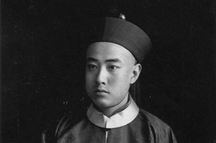 溥儁是乾隆皇帝的玄孙，曾以帝国特使身份出访法国、比利时、美国