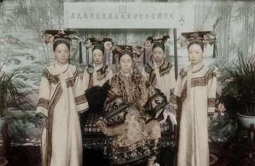 她被称为“元大奶奶”,曾被慈禧指婚给了儿子,儿子一命呜呼了