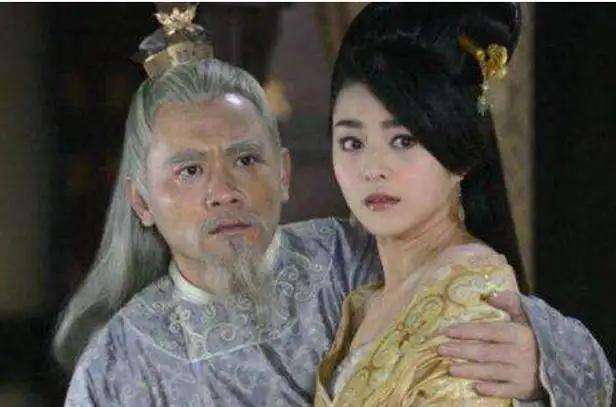 “黑衣宰相”姚广孝，辅佐朱棣登上皇位后，朱棣赐他府邸、宫女