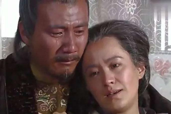 朱元璋见马皇后坐在龙椅上，龙颜大怒：谁准你坐在这的？普天之下