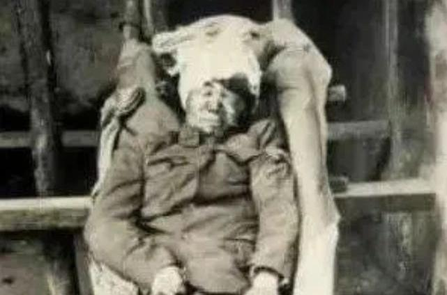1908年，陈钟书加入了滇军，后参加了“重九”起义等