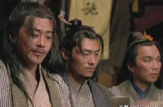 燕青追了一程，终是隔了五六丈，难以挨身
