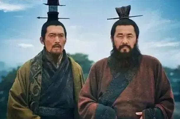 白门楼上，吕布被五花大绑地带上了楼